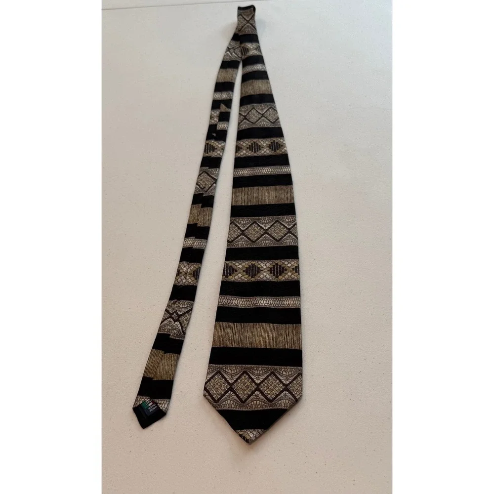 Mulberry silk necktie